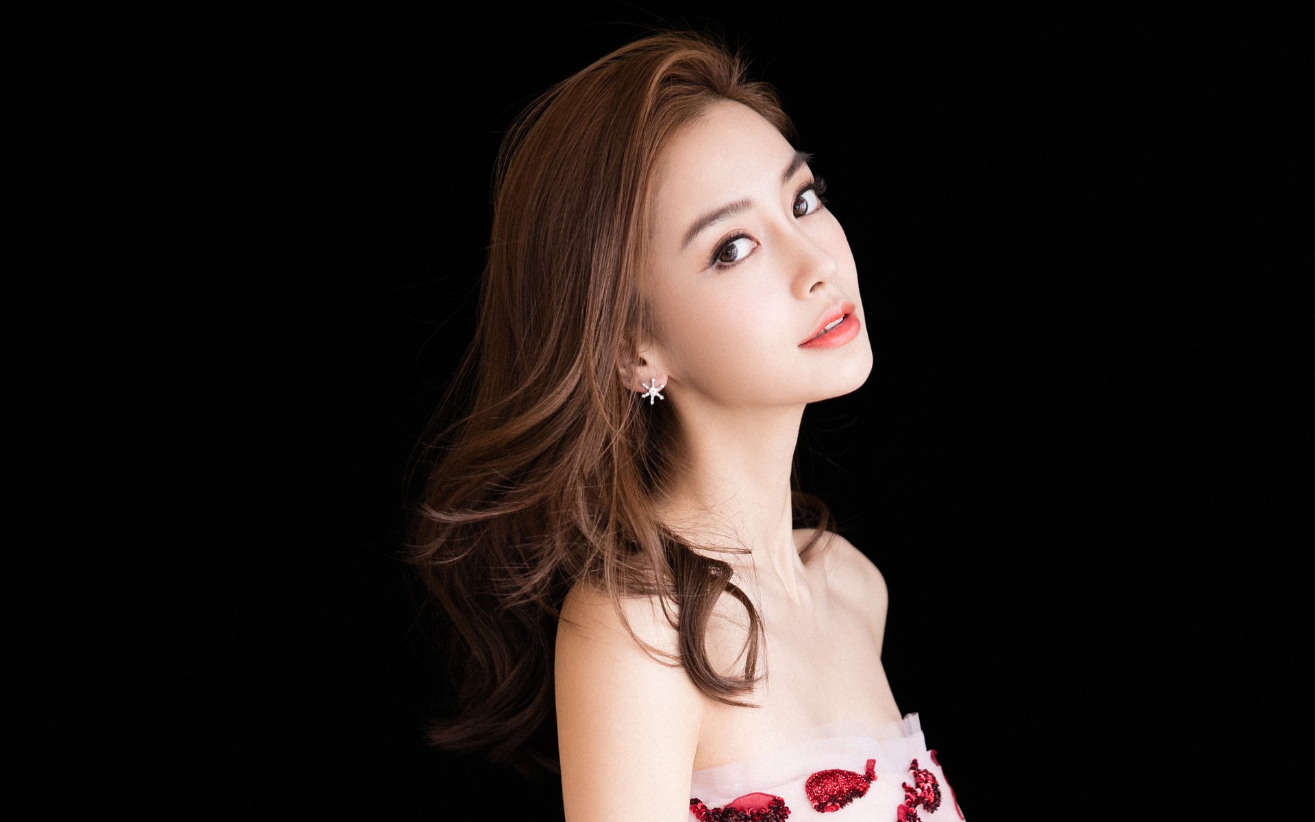 远征安菲尔德的荆棘王冠，当阿尔及利亚精神穿上利物浦红袍