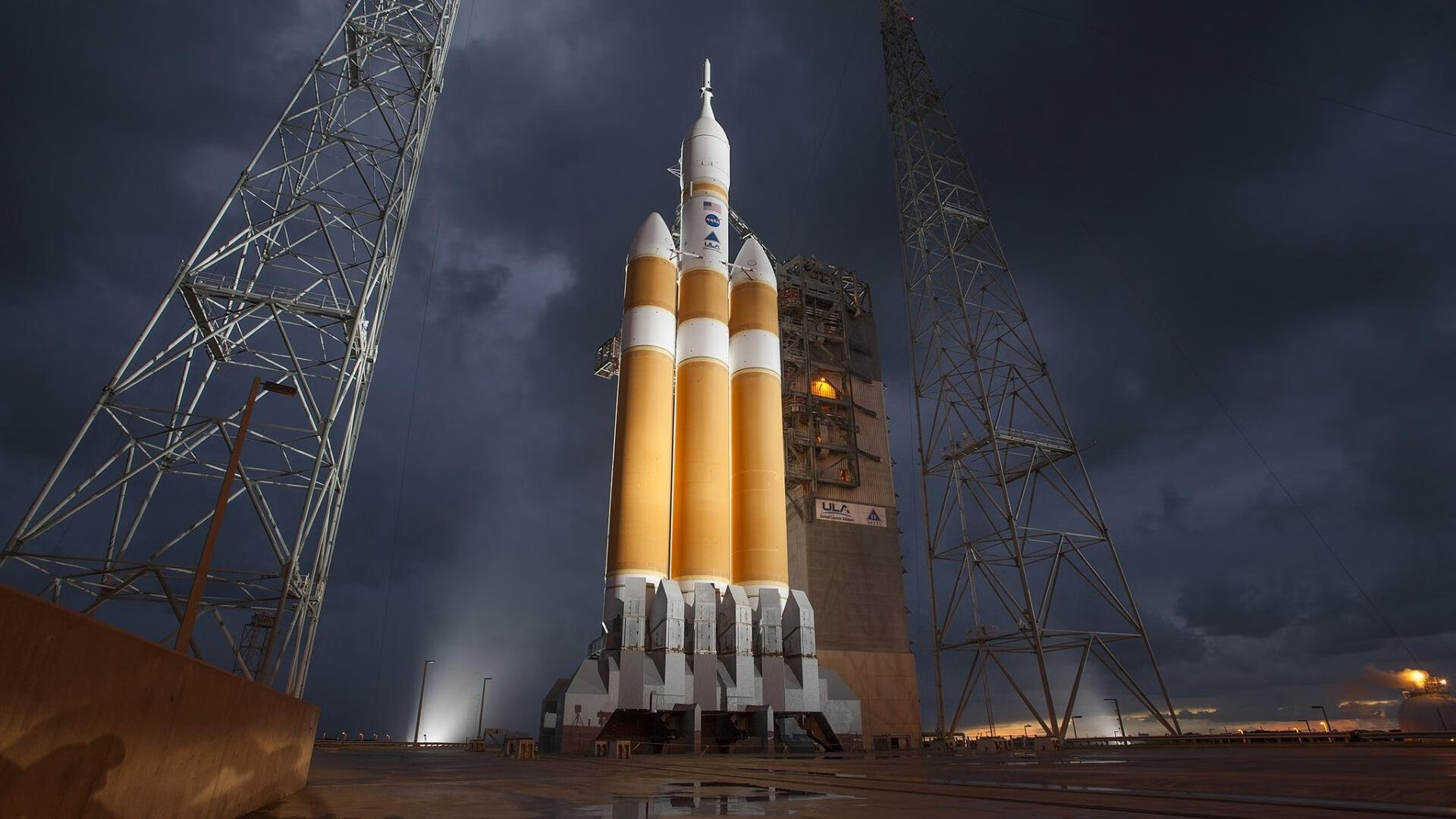 开云体育入口-血脉与沥青，F1街道赛上的委内瑞拉与波兰双雄对决